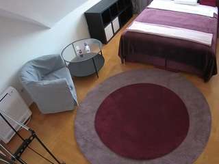 voyeurcam-julmodels-whitebed-1