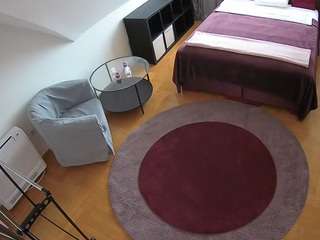 voyeurcam-julmodels-whitebed-1