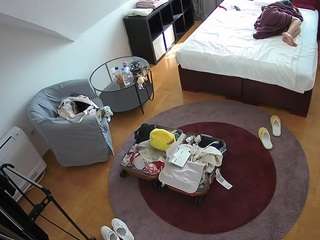 voyeurcam-julmodels-whitebed-1