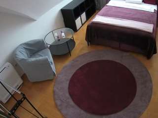voyeurcam-julmodels-whitebed-1