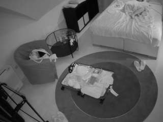 voyeurcam-julmodels-whitebed-1