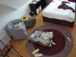 voyeurcam-julmodels-whitebed-1