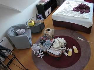 voyeurcam-julmodels-whitebed-1 webcam