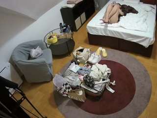 voyeurcam-julmodels-whitebed-1 webcam