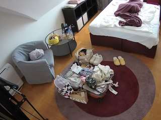 voyeurcam-julmodels-whitebed-1 webcam