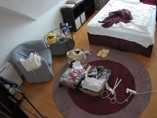 voyeurcam-julmodels-whitebed-1 webcam