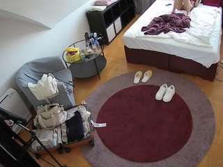 voyeurcam-julmodels-whitebed-1