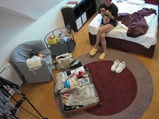 voyeurcam-julmodels-whitebed-1 webcam