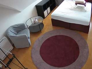 voyeurcam-julmodels-whitebed-1 webcam