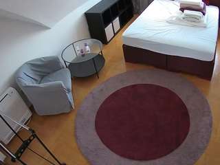 voyeurcam-julmodels-whitebed-1 webcam