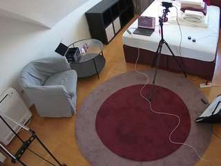voyeurcam-julmodels-whitebed-1 webcam