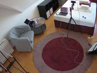 voyeurcam-julmodels-whitebed-1 webcam