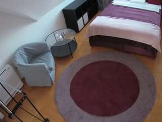 voyeurcam-julmodels-whitebed-1