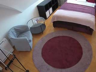 voyeurcam-julmodels-whitebed-1
