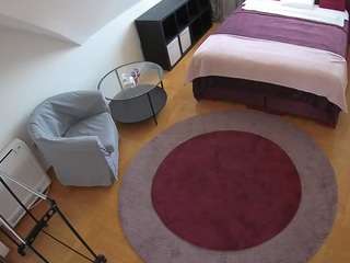 voyeurcam-julmodels-whitebed-1