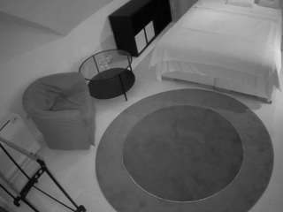 voyeurcam-julmodels-whitebed-1