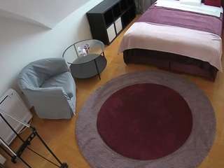 このモデルは現在ライブ中です。 voyeurcam-julmodels-whitebed-1