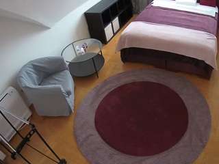 Dieses Model ist jetzt live. voyeurcam-julmodels-whitebed-1