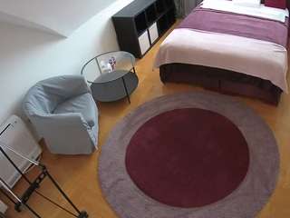 Acest model este live acum. voyeurcam-julmodels-whitebed-1