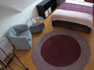 Ten model jest teraz na żywo. voyeurcam-julmodels-whitebed-1