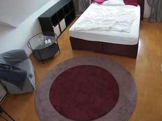 Questo modello è in diretta ora. voyeurcam-julmodels-whitebed-1