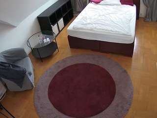 यह मॉडल अभी लाइव है. voyeurcam-julmodels-whitebed-1