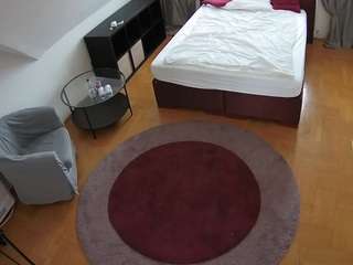 voyeurcam-julmodels-whitebed-1
