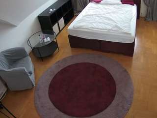 voyeurcam-julmodels-whitebed-1