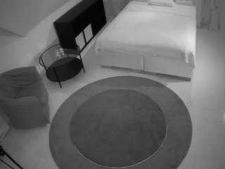 voyeurcam-julmodels-whitebed-1