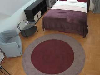 voyeurcam-julmodels-whitebed-1
