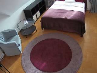 voyeurcam-julmodels-whitebed-1