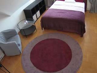 voyeurcam-julmodels-whitebed-1