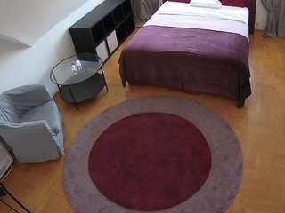 voyeurcam-julmodels-whitebed-1