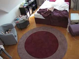 voyeurcam-julmodels-whitebed-1