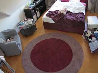 voyeurcam-julmodels-whitebed-1