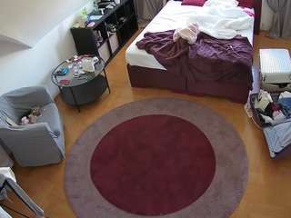 voyeurcam-julmodels-whitebed-1