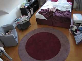 voyeurcam-julmodels-whitebed-1