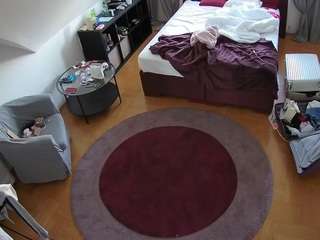 voyeurcam-julmodels-whitebed-1
