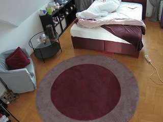 voyeurcam-julmodels-whitebed-1 webcam