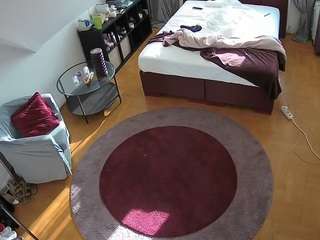 voyeurcam-julmodels-whitebed-1 webcam