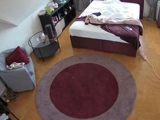 voyeurcam-julmodels-whitebed-1