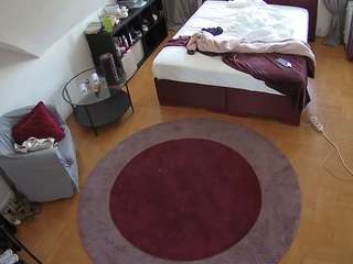 voyeurcam-julmodels-whitebed-1