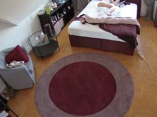 voyeurcam-julmodels-whitebed-1