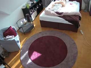 voyeurcam-julmodels-whitebed-1