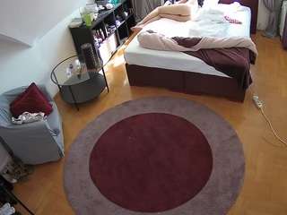 voyeurcam-julmodels-whitebed-1