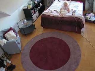 voyeurcam-julmodels-whitebed-1