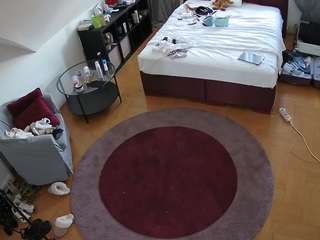 voyeurcam-julmodels-whitebed-1