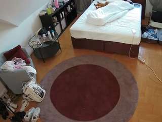 voyeurcam-julmodels-whitebed-1