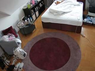 voyeurcam-julmodels-whitebed-1