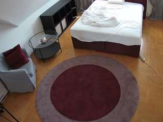 voyeurcam-julmodels-whitebed-1